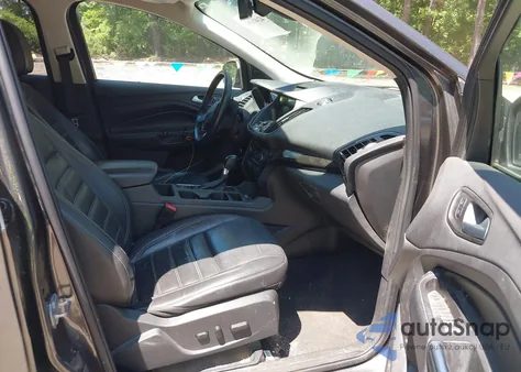 2017 Ford Escape Titanium z USA, uszkodzony, nr VIN 1FMCU9JD5HUD71601